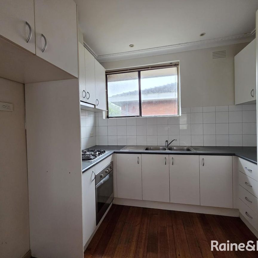 Charming Unit for Lease - Photo 1