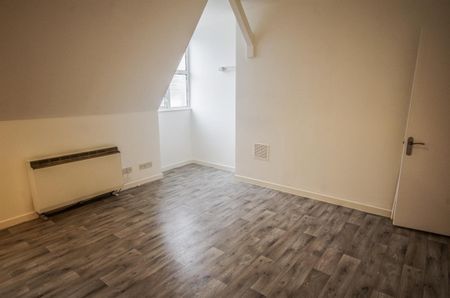 35 Long St, Dursley - Photo 2