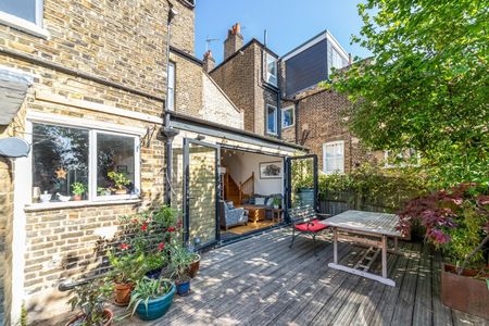 5 Bed End Terrace, Lansdowne Lane, SE7 - Photo 4