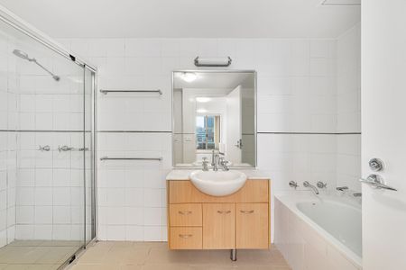 One bedroom apartment with two bathrooms - Photo 2