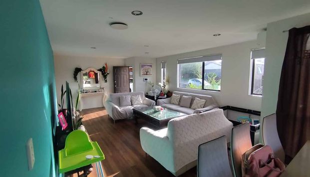 Glen Eden Rental: 3 Bed, 2 Bath with Parking - Photo 1