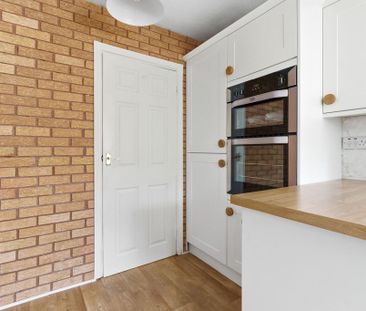 4 bedroom detached house to rent - Photo 3