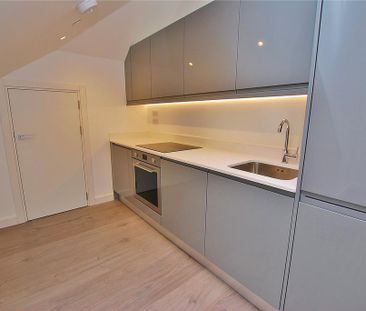 1 bedroom penthouse to rent - Photo 4
