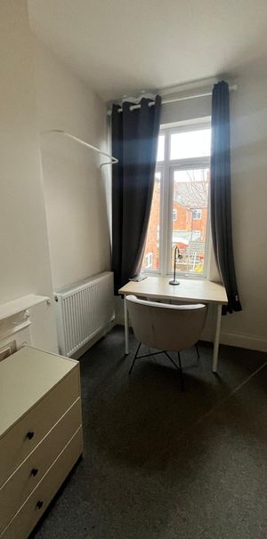 Room in a Shared House, Tennyson Street, LE2 - Photo 1