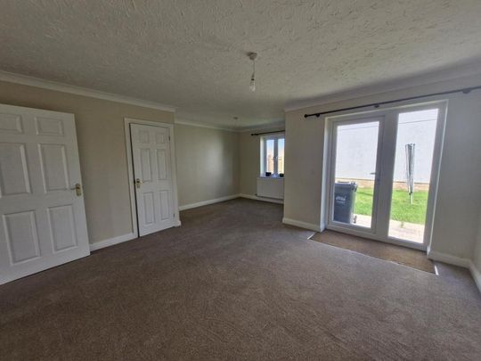 3 bedroom semi-detached house to rent - Photo 1