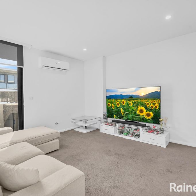 Immaculate Two Bedroom Apartment In Convenient Location - Photo 1