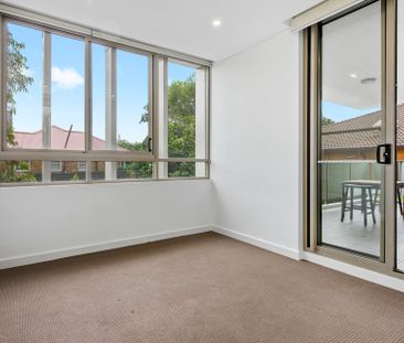 Luxury Two Bedroom Plus Study Riverside Apartment in Buzzing Parramatta - Photo 2