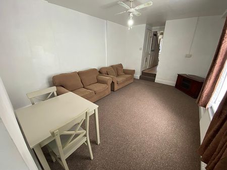 £1,500 PCM, Spacious Four Bedroom, Two Bathroom Furnished House with Enclosed Garden in Corporation Road, Grangetown, Cardiff, CF11 7AT - Photo 3