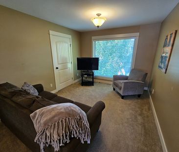 3 Bedroom Townhouse in Lake Country - Photo 2