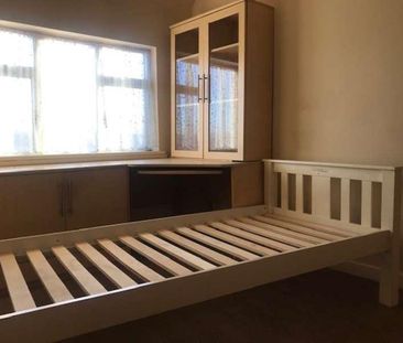 Denny Avenue, Waltham Abbey, EN9 - Photo 3