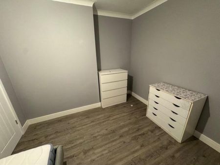 1 bedroom hotel room to rent - Photo 2