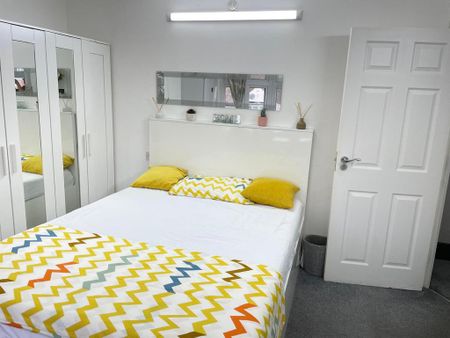 1 bedroom in a house share to rent - Photo 3