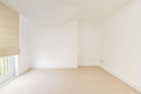 4 bedroom House To Let - Photo 4