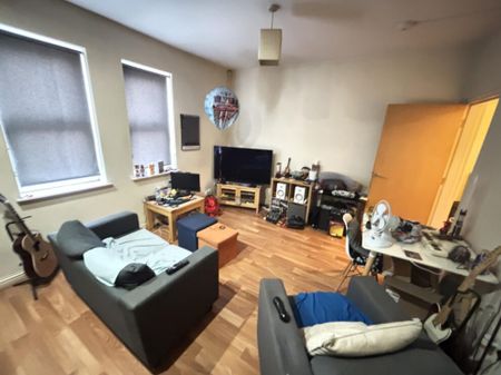 79 Flat 4 Brudenell Grove, Leeds, LS6 1HR - Photo 2