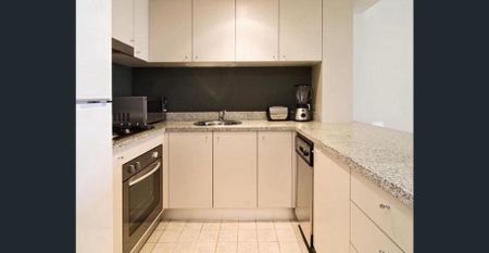 Enjoy living in this contemporary and generously proportioned fully furnished apartment - Photo 2