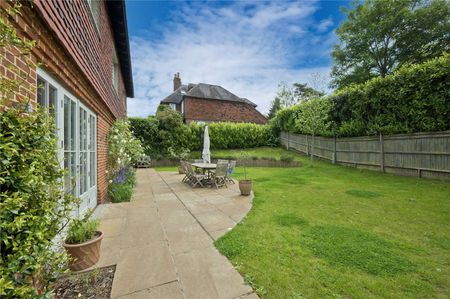 An impressive family home in an idyllic country location, offering spacious accommodation and a very high specification. - Photo 5