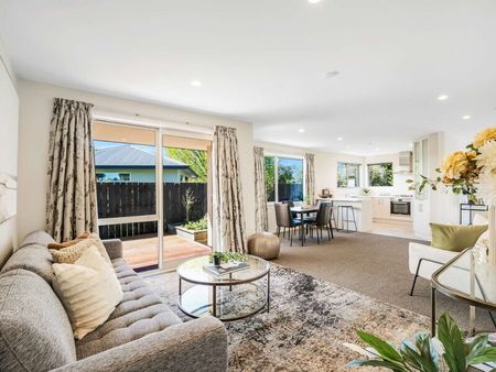 Lovely Three Bedroom Family Home! - Photo 3