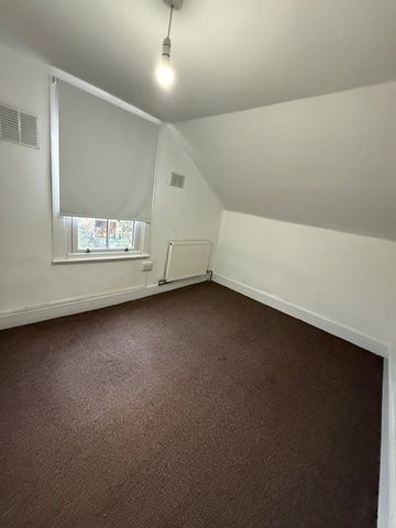 5 Bed Semi-Detached House, Byrne Road, SW12 - Photo 4