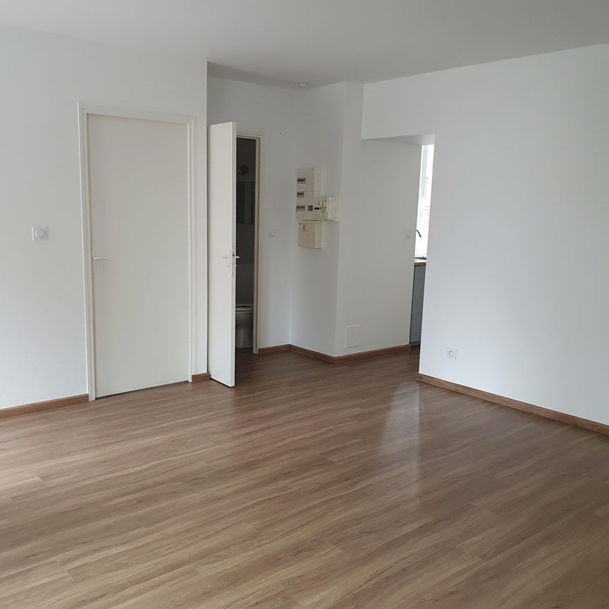 Location Appartement 2 pièces 42m² TESSY BOCAGE 50420 - Photo 1