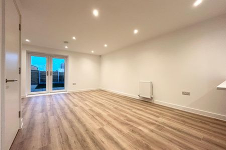 House to Rent: Furlong Way, M6 - Photo 4