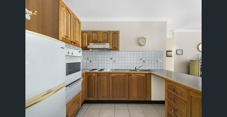 Spacious two bedroom in prime location - Photo 5