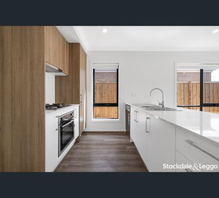 11 Aldgate Street, Fraser Rise, Vic 3336 - Photo 5