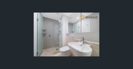 Very Spacious Modern Apartment with a Study at a Quiet Location - Photo 2