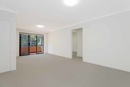 Renovated 1 bedroom Unit with Large Balcony - Photo 2