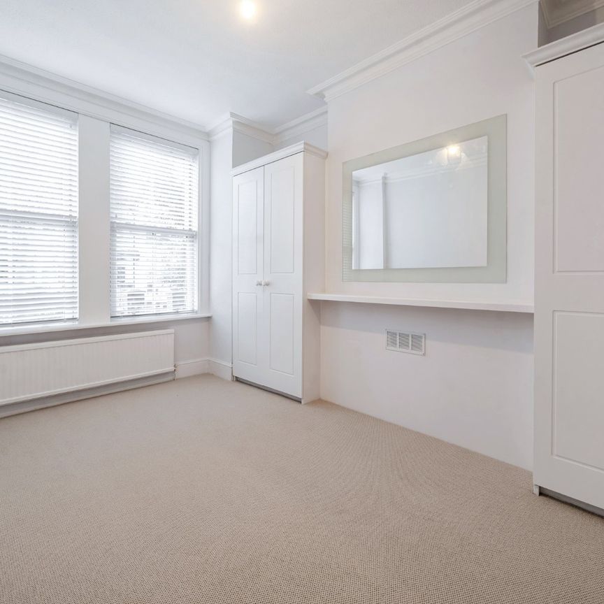 Oaklands Grove, London, W12 - Photo 1