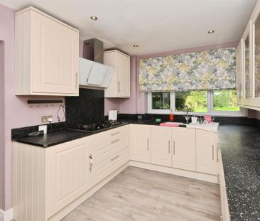 4 bedroom detached house to rent - Photo 6