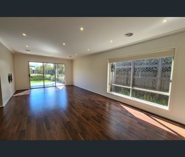 6 Whitfield Crescent, Craigieburn, Vic 3064 - Photo 4