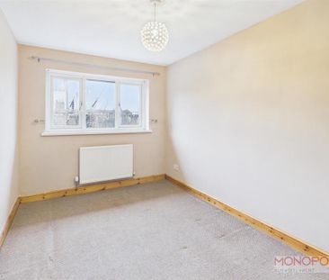 House to rent - Photo 4