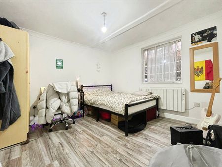 Spring Rise, Egham, Surrey, TW20 9PS - Photo 3