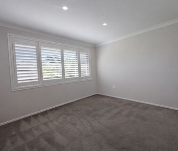 Spacious & Comfortable Family Home in a Convenient Gorokan Location - Photo 1