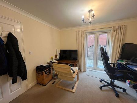 1 bedroom in a house share to rent - Photo 5