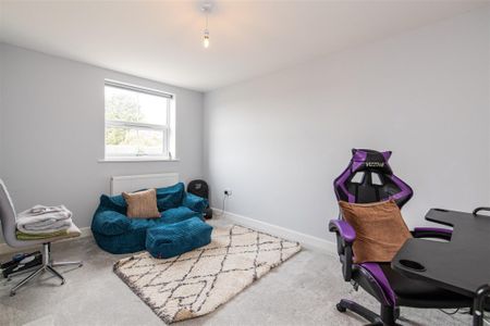 5 bed House - Detached To Let - Photo 2