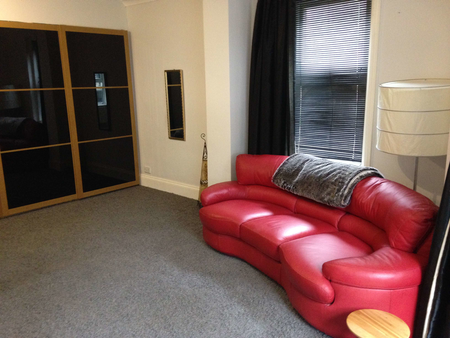 Enormous rooms for rent in beautiful Victorian house Room 14 - Photo 5