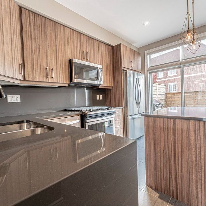 For Lease - 2058 Queensborough Gate, Mississauga, Ontario - Photo 1