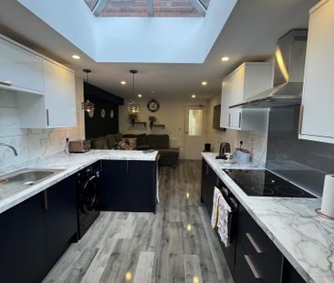 5 bedroom semi-detached house to rent - Photo 4