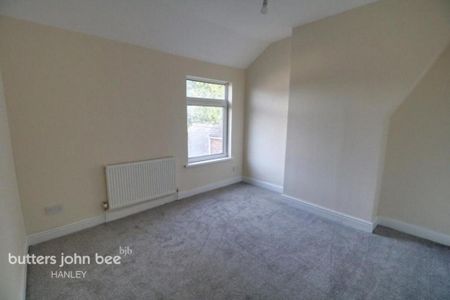 2 bedroom end of terrace house to rent - Photo 2