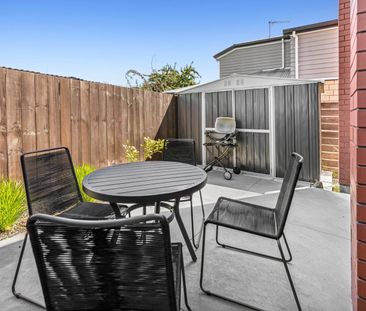 Fully Furnished two Bedroom Home - Photo 3