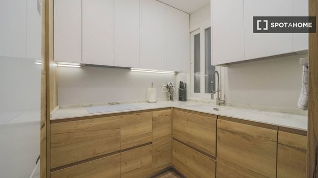 madrid, Community of Madrid 28016 - Photo 1