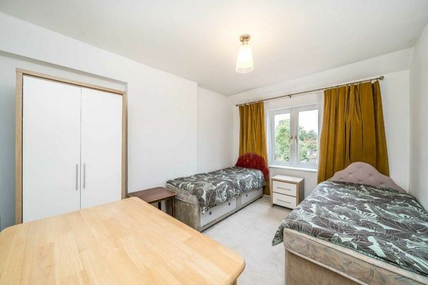 Turner Avenue, Mitcham, CR4 - Photo 1