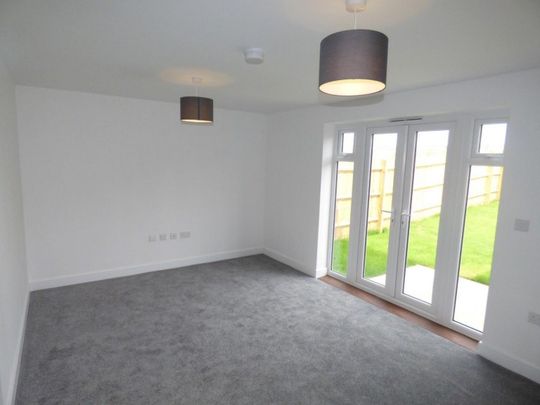 3 BED Semi-detached house To rent - Photo 1