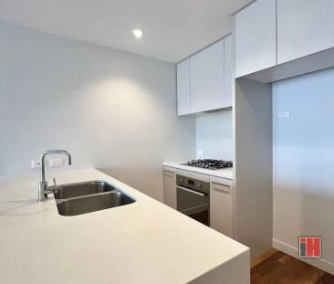 “Stylish 2-Bedroom in Vibrant Footscray Central” - Photo 6