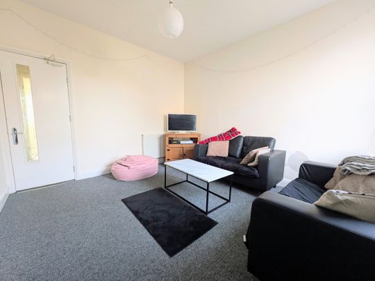 4 Bed Terraced House, Park Road, NG7 - Photo 1