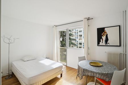 Location Appartement 3 pièces Meublé 75m² PARIS 15ème - Photo 4