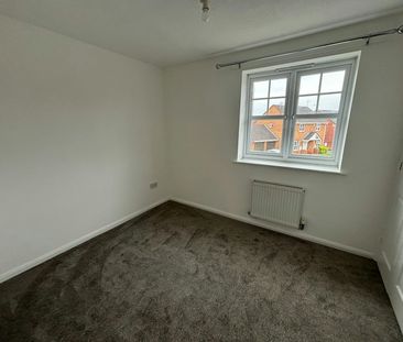 Semi-detached house to rent on - Photo 6