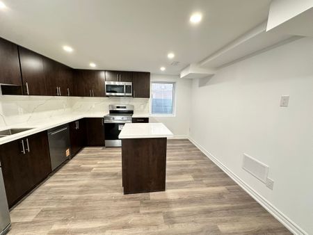 For Lease - 17 Tamarisk Drive Unit# Lower, Toronto, Ontario - Photo 3
