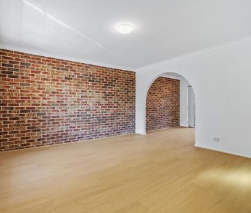 Modern and fully renovated 3-Bedroom Townhouse - Photo 2